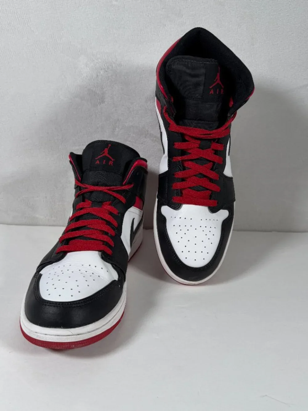 Nike Air Jordan Mid 1 Sneakers Men Size 13 Gym Bred Toe DQ8426-106 Lace Up EUC - Picture 2 of 11